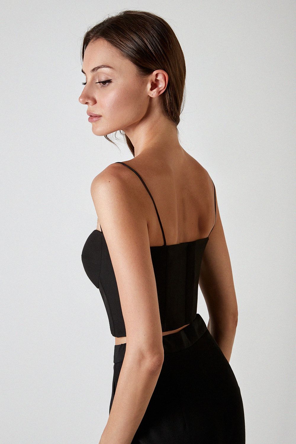 Top bustier con tirantes finos