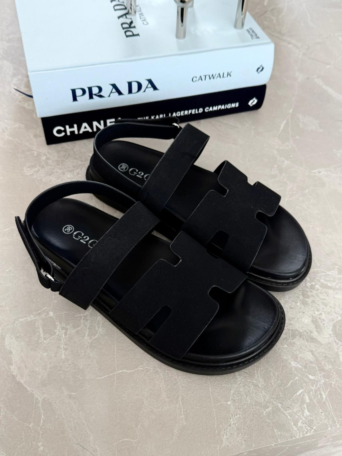 SANDALIAS NEGRAS CATERINO
