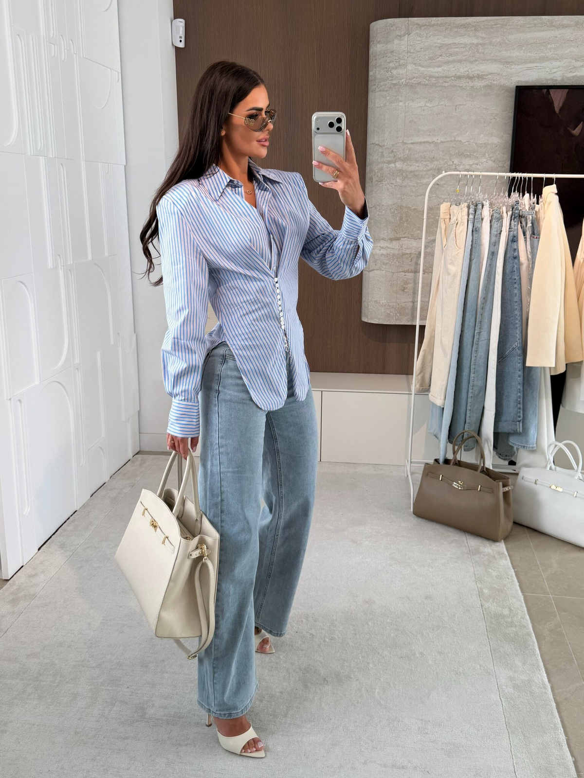 CAMISA DE RAYAS AZULES Y BLANCAS