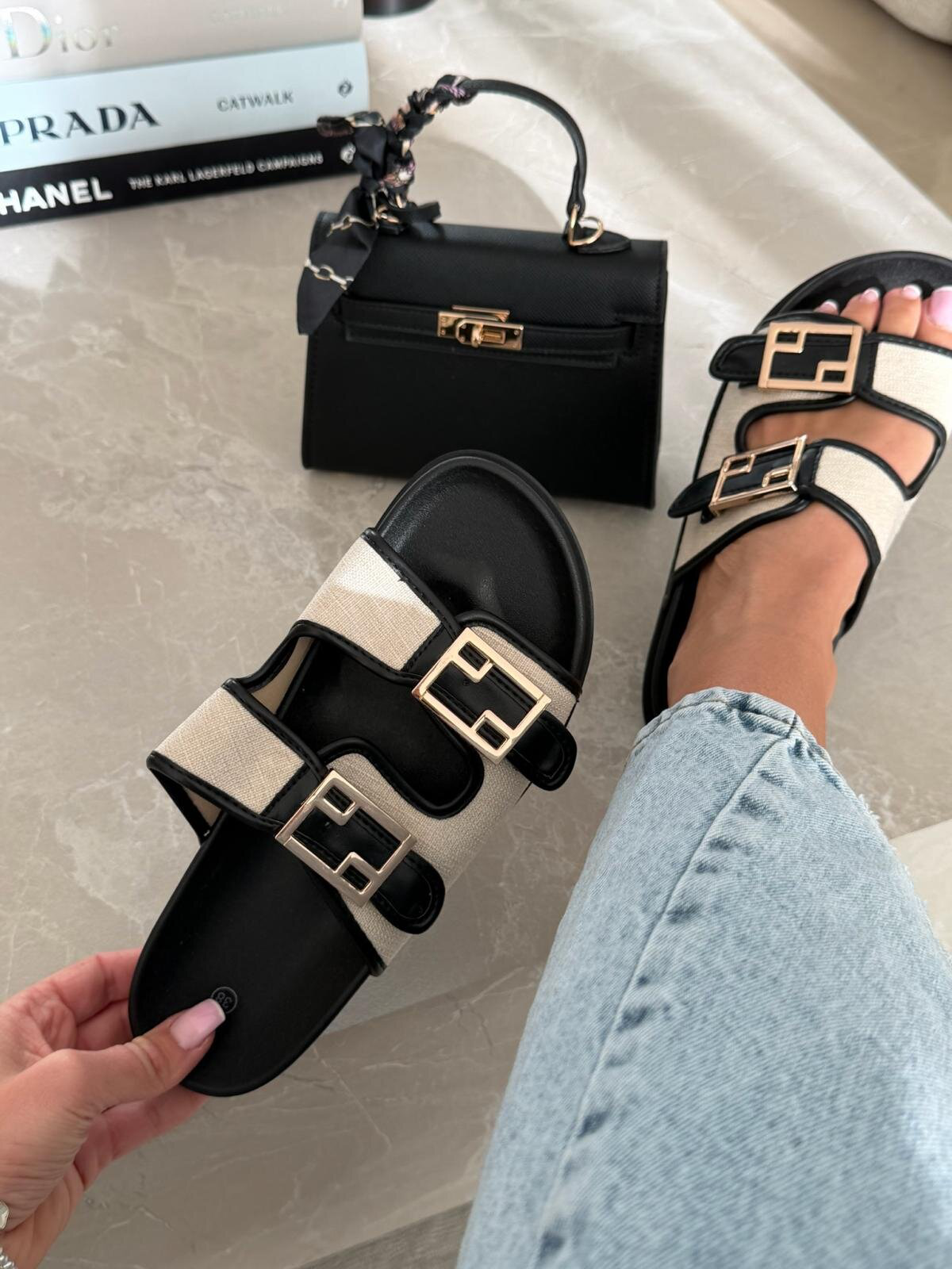 CHANCLAS ROYAL SLIDE NEGRAS Y BEIGE