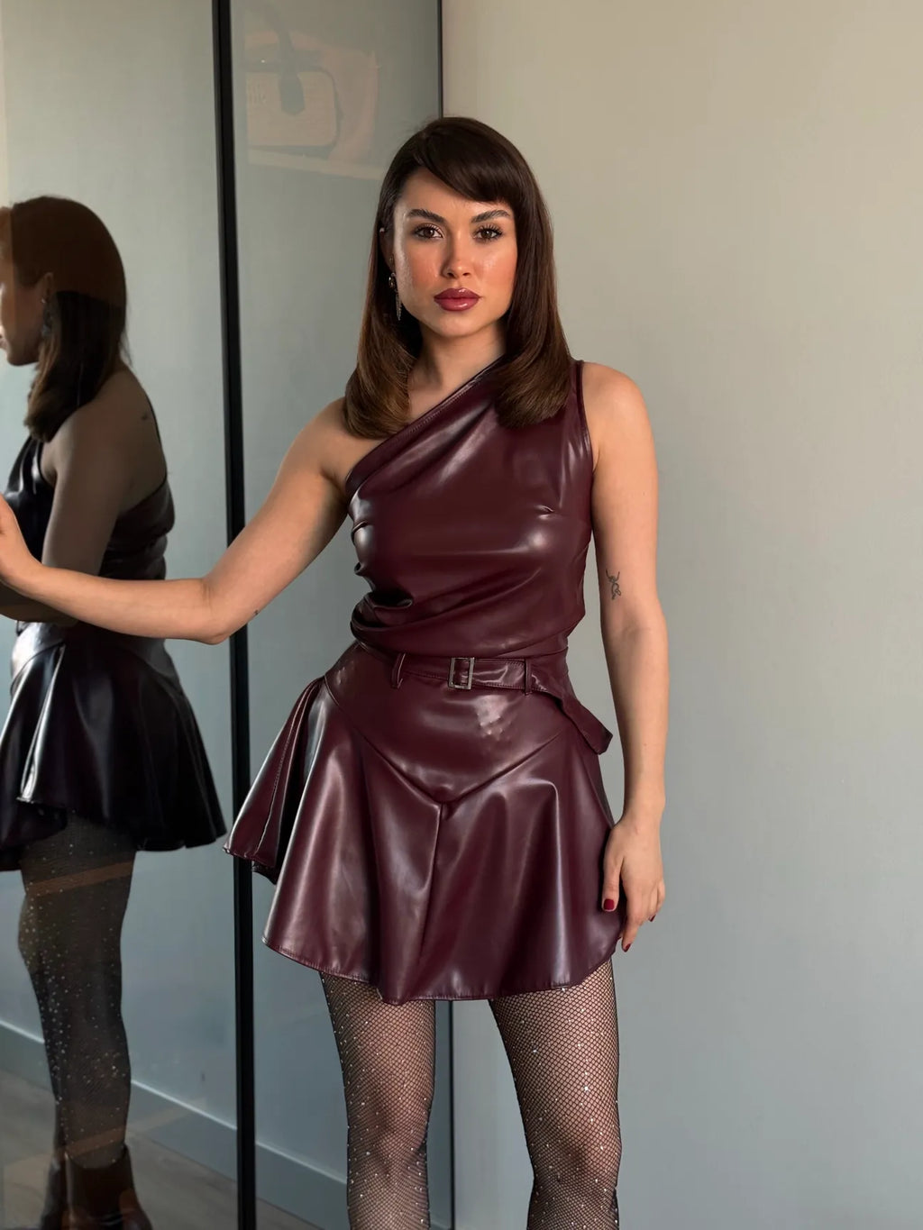 Vestido corto de cuero