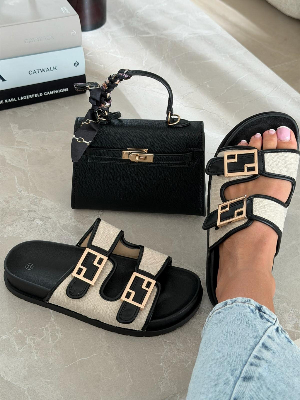 CHANCLAS ROYAL SLIDE NEGRAS Y BEIGE