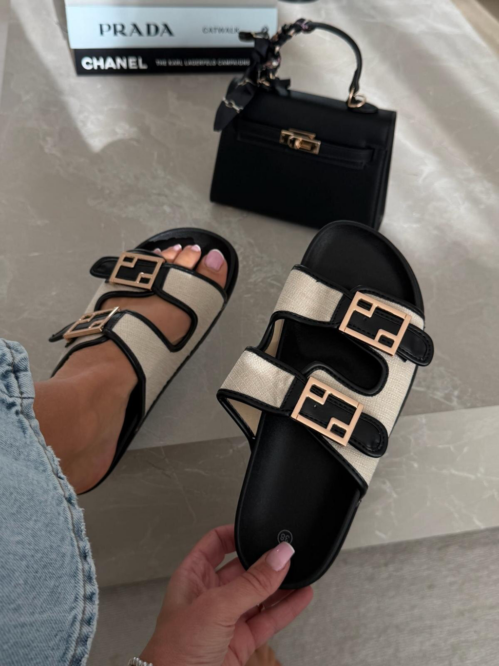 CHANCLAS ROYAL SLIDE NEGRAS Y BEIGE