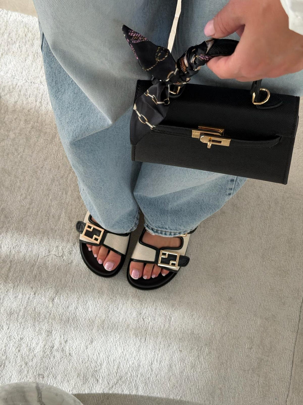 CHANCLAS ROYAL SLIDE NEGRAS Y BEIGE