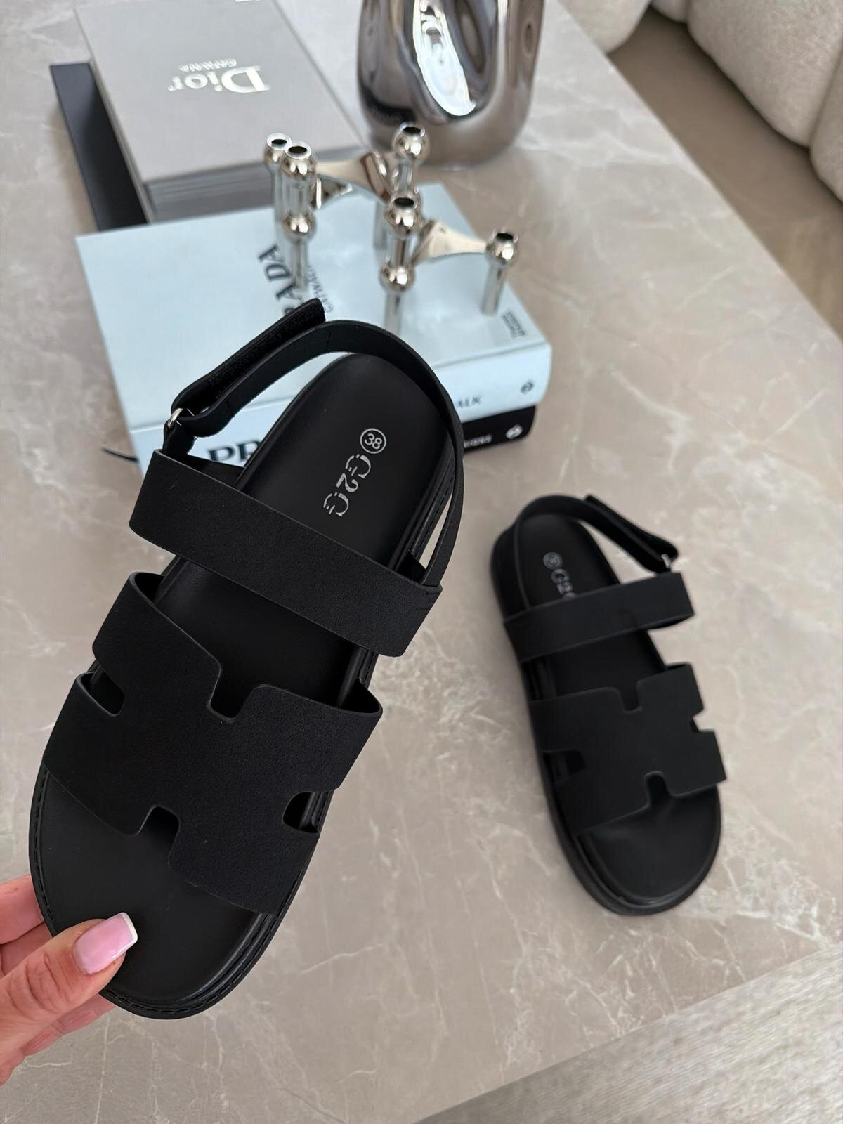 SANDALIAS NEGRAS CATERINO