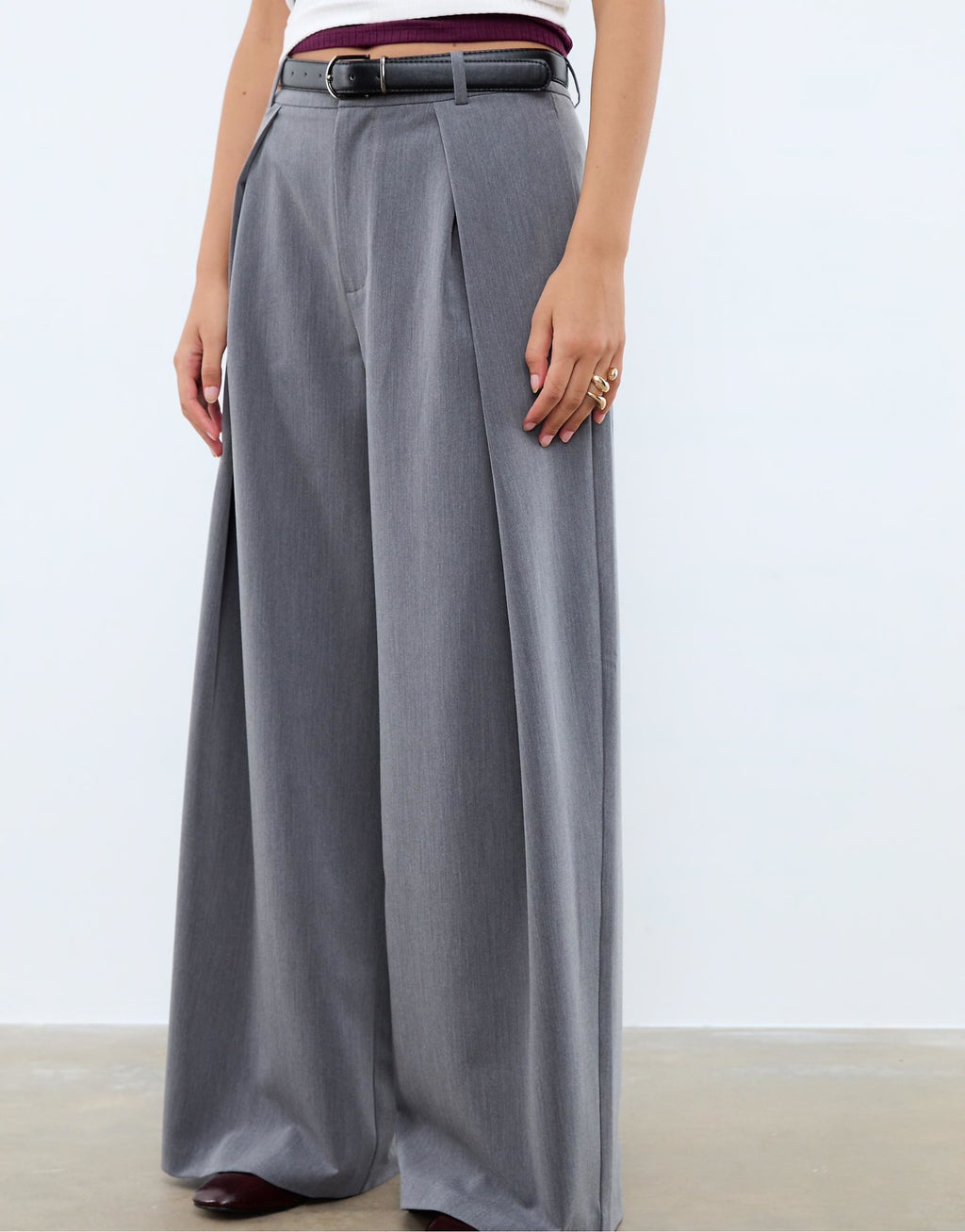 PANTALÓN MAXI PINZAS GRIS OSCURO